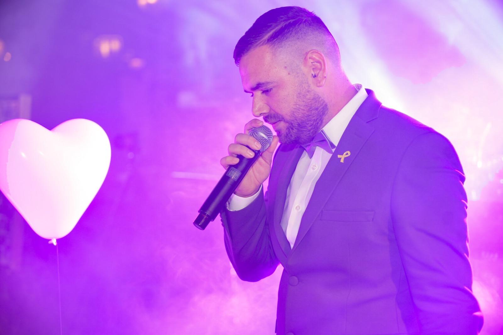 מאיר שוסטר בהופעה